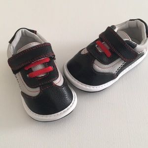 Boys tennis shoes